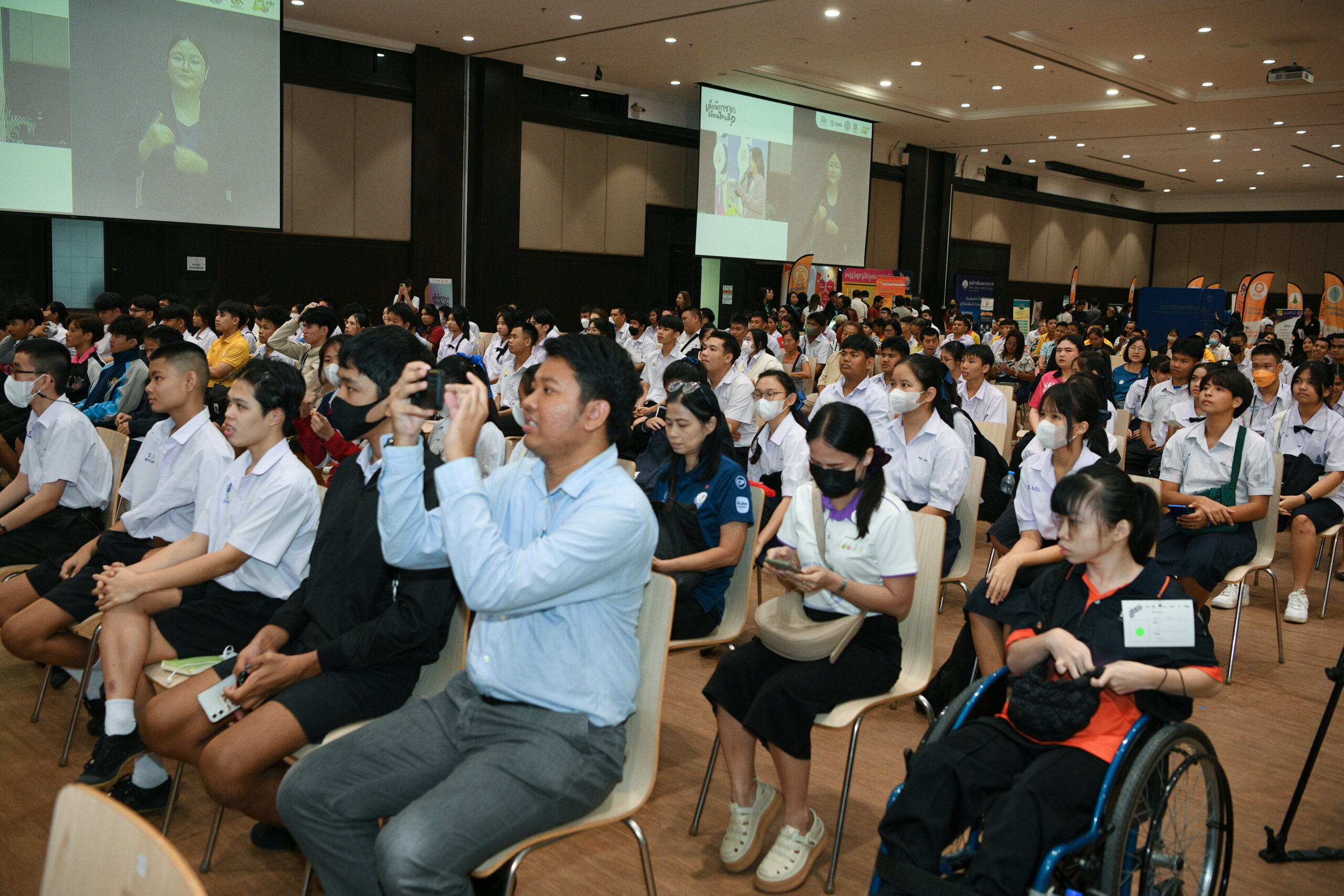 “เด็กพิการเรียนไหนดี 68” สสส. สานพลัง พม.- กทม.- มูลนิธิด้วยกันเพื่อคนพิการและสังคม- ภาคีเครือข่าย ขนทัพมหกรรมแนะแนวการศึกษา ปั้นพอร์ต-ปั้นคำ สร้างแรงบันดาลใจ ด่านแรกก้าวสู่รั้วมหาลัยฯ หลังพบคนพิการไทย 2.2 ล้านคน จบมหาลัยฯ เพียง 2% มุ่งผลักดันเข้าระบบการศึกษาสูงสุด เพื่ออนาคตที่ดีและเท่าเทียม
